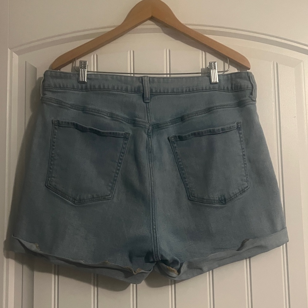 Old Navy High Rise WOW Jean Shorts Size 16 - Picture 3 of 4